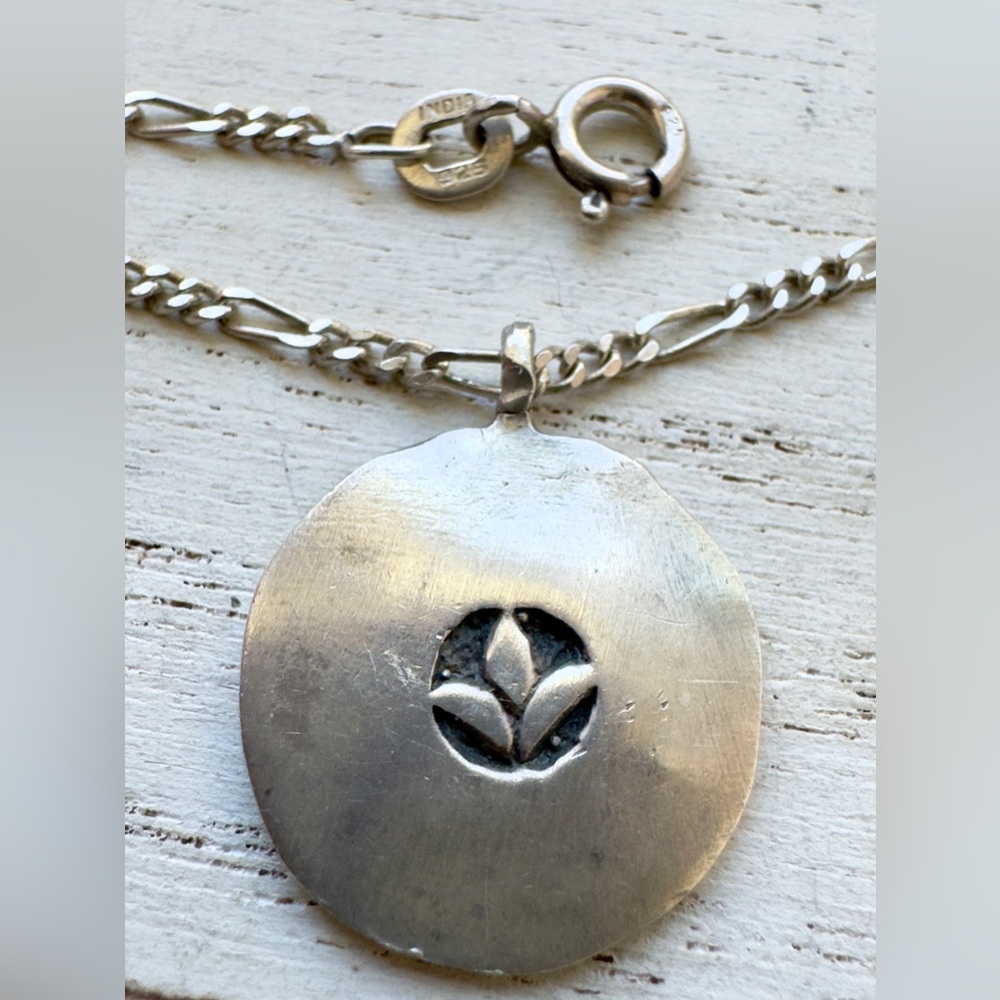 Vintage 925 Sterling Silver Figaro Chain W/ Medal Pendant Chain Necklace 16.75”